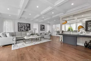105 Woodhill Ln, Manhasset, NY 11030 - Photo 4