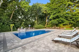 105 Woodhill Ln, Manhasset, NY 11030 - Photo 44