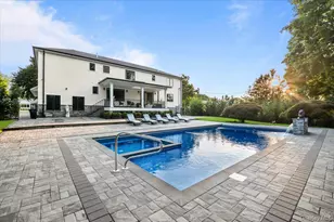 105 Woodhill Ln, Manhasset, NY 11030 - Photo 40