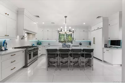 105 Woodhill Lane, Manhasset, NY 11030 - Photo 8