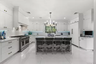 105 Woodhill Ln, Manhasset, NY 11030 - Photo 8