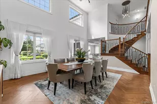 105 Woodhill Ln, Manhasset, NY 11030 - Photo 18