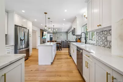 55 Cleveland Street, Patchogue, NY 11772 - Photo 18