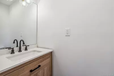55 Cleveland Street, Patchogue, NY 11772 - Photo 22