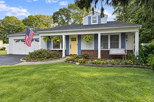 9 Sugarbush Ln, Coram, NY 11727 - Photo 2