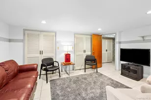 85 Woodlawn Ave, Valley Stream, NY 11581 - Photo 12