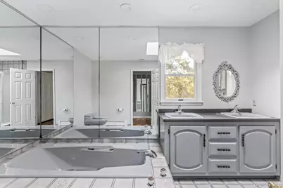 55 North Drive, Manhasset, NY 11030 - Photo 12