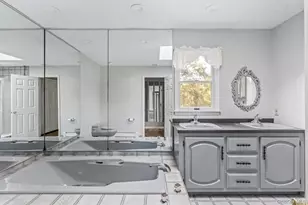 55 North Dr, Manhasset, NY 11030 - Photo 12