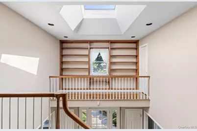 55 North Drive, Manhasset, NY 11030 - Photo 10