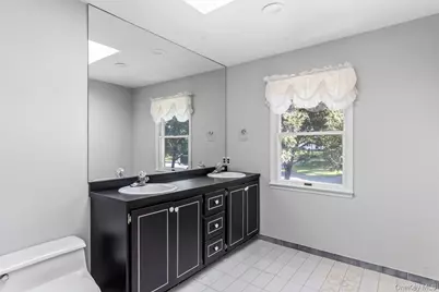55 North Drive, Manhasset, NY 11030 - Photo 14