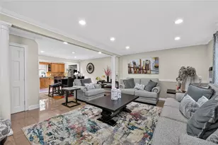 114 Southberry Ln, Levittown, NY 11756 - Photo 6