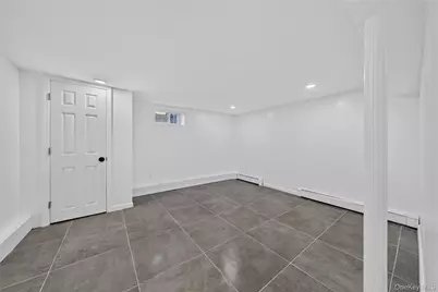 28 Roslyn Avenue, Selden, NY 11784 - Photo 18