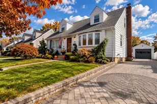 120 Barrymore Blvd, Franklin Square, NY 11010 - Photo 2