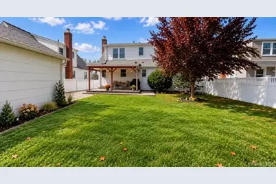 120 Barrymore Boulevard, Franklin Square, NY 11010 - Photo 18