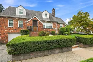4 Holly St, Yonkers, NY 10704 - Photo 4