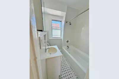 89-10 182nd Street #2nd floor, Hollis, NY 11423 - Photo 8