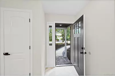 14 Camelot Lane, East Setauket, NY 11733 - Photo 8