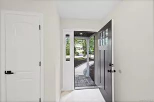 14 Camelot Ln, East Setauket, NY 11733 - Photo 8
