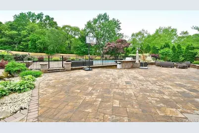 25 Bagatelle Road, Dix Hills, NY 11746 - Photo 6