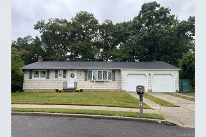 11 Whig Court, Holbrook, NY 11741 - Photo 2