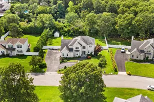 51 Jordan Dr, Medford, NY 11763 - Photo 2