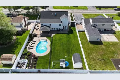 703 Peter Paul Drive, West Islip, NY 11795 - Photo 38