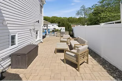 703 Peter Paul Drive, West Islip, NY 11795 - Photo 32