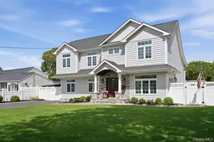 703 Peter Paul Dr, West Islip, NY 11795 - Photo 2