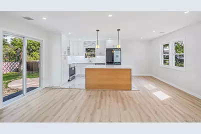 93 Putnam Avenue, West Babylon, NY 11704 - Photo 12