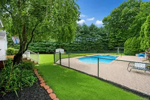 124 Bayview Dr, Oakdale, NY 11769 - Photo 38