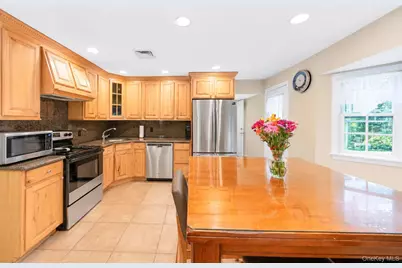 124 Bayview Drive, Oakdale, NY 11769 - Photo 6