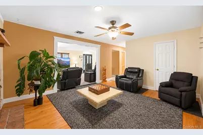124 Bayview Drive, Oakdale, NY 11769 - Photo 16