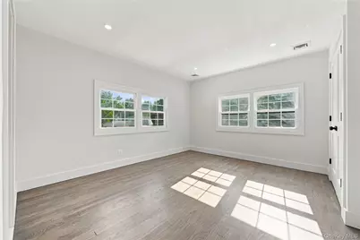13 Campbell Lane, East Islip, NY 11730 - Photo 20