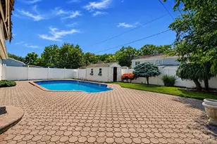 12 Cable Ln, Hicksville, NY 11801 - Photo 2