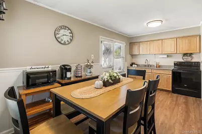 5 Marvin Avenue, Hicksville, NY 11801 - Photo 2