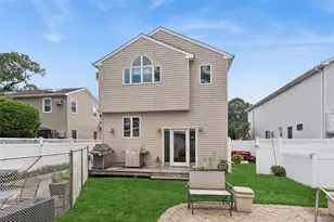 122 Commonwealth Ave, Merrick, NY 11566 - Photo 28