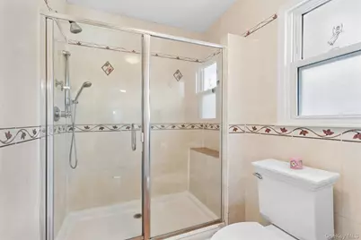 122 Commonwealth Avenue, Merrick, NY 11566 - Photo 14