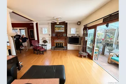 13810 Cronston Avenue, Rockaway Park, NY 11694 - Photo 4