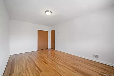 1047 E 217th Street, Bronx, NY 10469 - Photo 18