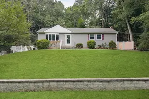 6 Valleywood Rd, Smithtown, NY 11787 - Photo 2