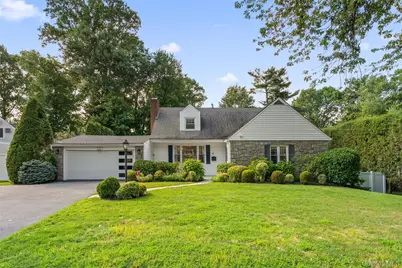11 Winchcombe Way, Scarsdale, NY 10583 - Photo 1