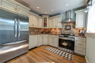10 Stonehurst Cir S, Centereach, NY 11720 - Photo 10