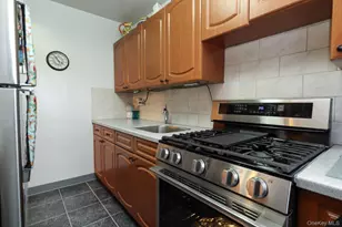 87-40 Francis Lewis Blvd, Queens Village, NY 11427 - Photo 12