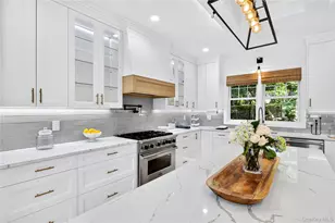 10 Chelsea Dr, Port Washington, NY 11050 - Photo 6