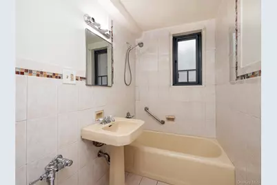 2150 E Tremont Avenue #4C, Bronx, NY 10462 - Photo 8