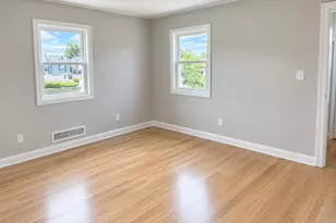 60 Howard Ave, Copiague, NY 11726 - Photo 4