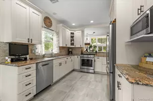 53 Willow Ridge Dr, Smithtown, NY 11787 - Photo 10