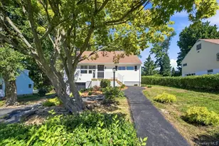 724 Locksley Rd, Yorktown Heights, NY 10598 - Photo 2