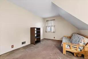 7607 Hewlett St, New Hyde Park, NY 11040 - Photo 20
