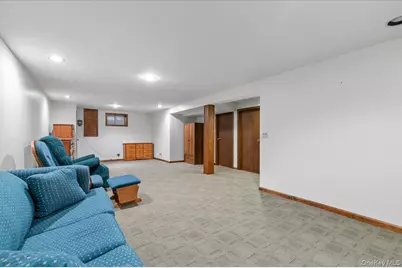 7607 Hewlett Street, New Hyde Park, NY 11040 - Photo 22